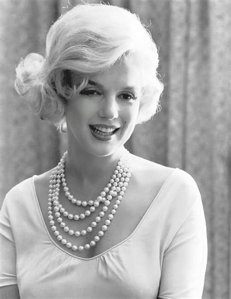 marilyn monroe beauty in a pearl necklace 1 rare 4x6