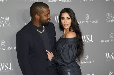 kim kardashian et kanye west couple assorti aux wsj innovator awards