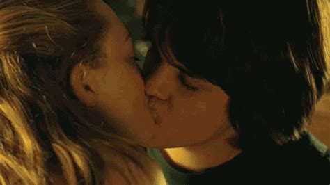 amanda seyfried kiss find and share on giphy