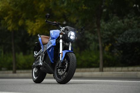 evoke electric motorcycles improved   driving plugin magazinecom