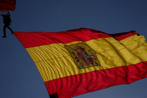 spains national day salutes columbus   opposition ap news