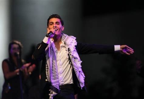 palestinians shun politics  hail singers triumph al rasub