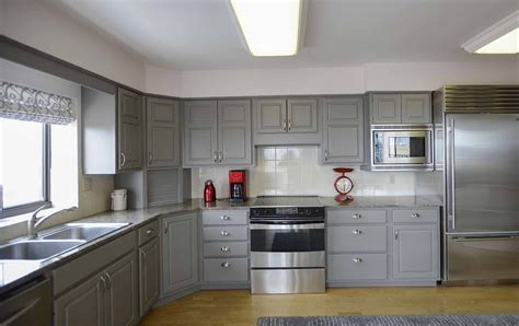 professional spray painting kitchen cabinets     paint