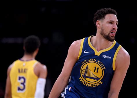 klay thompson lands  straight  pointers ties nba record