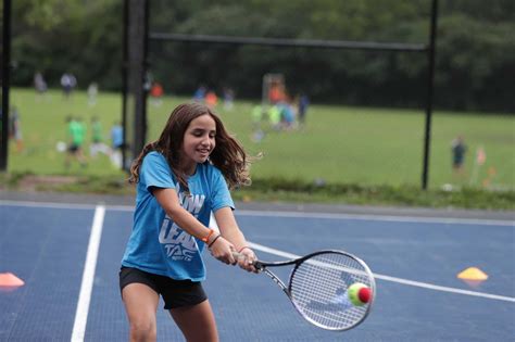 health benefits  playing tennis   young age toronto athletic camps