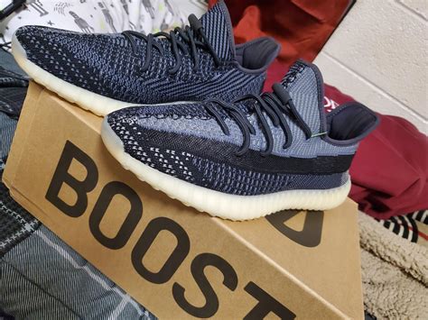 pair  boost   carbon rsneakers