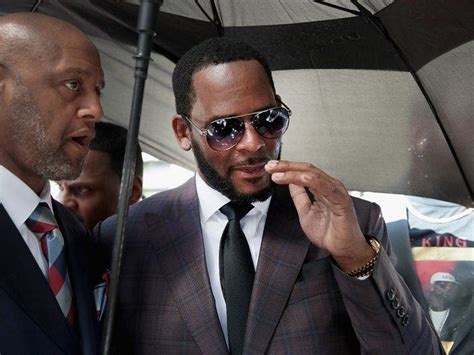 Video Shows Cuffed R Kelly Arriving In Nj Before Court Hearing