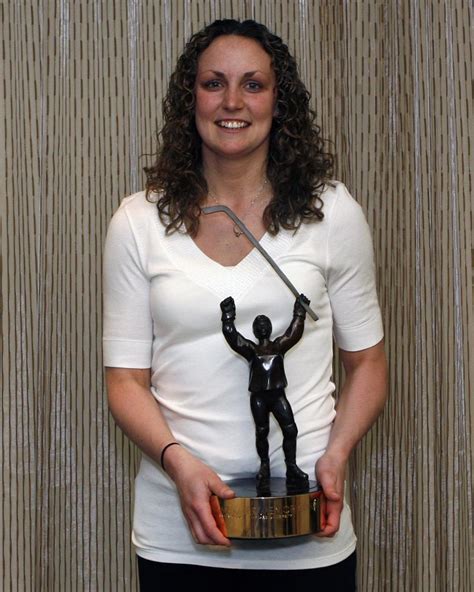 Jessie Vetter Wins 2009 Patty Kazmaier Memorial Award