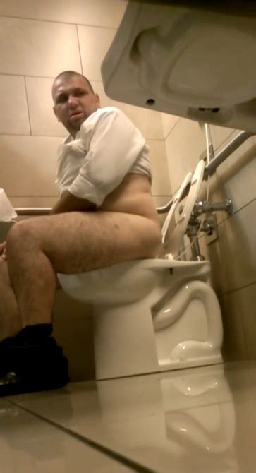 Spy002 Stocky Middle Aged Guy In The Toilet