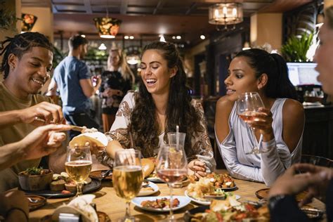 restaurant spending reaches  time high  americans   head   gobankingrates
