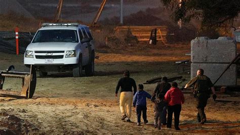 Hundreds Of Illegal Immigrants Released Into Us Amid Overcrowding At
