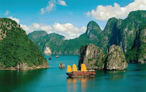 traveling tourist attractions  vietnam