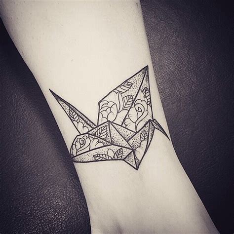 paper crane tattoo idea geometrisches tattoo origami tattoo tattoo