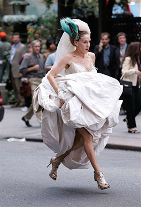 5 Outfits Only Carrie Bradshaw Could Carrie Off