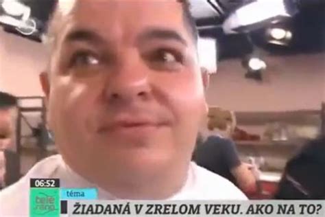 see moment celebrity chef caught cutting up line of white powder live on tv world news