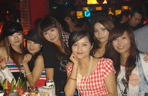 Girls In Night Club In Shanghai China