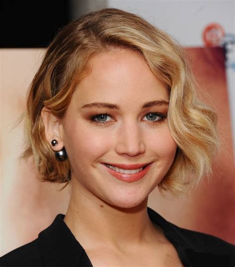 different ways jennifer lawrence s short hair was styled
