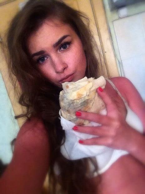 pretty girls sexy eating döner kebabs are the new ‘thing