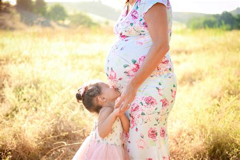 Daughter Kissing Moms Belly Maternity Photographer Mom Belly