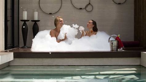 Bubble Bath – Berry Amour Villas