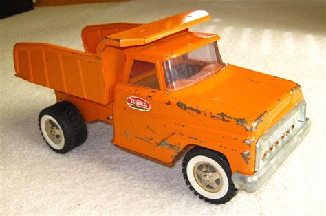 vintage   metal tonka orange dump truck