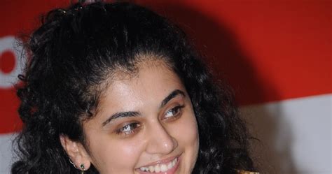 high quality bollywood celebrity pictures cute girl tapsee pannu with her beautiful smile