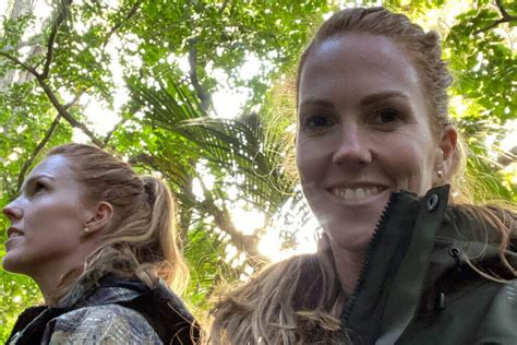 Amber And Serena Shine The Wild Twins On Naked And Afraid