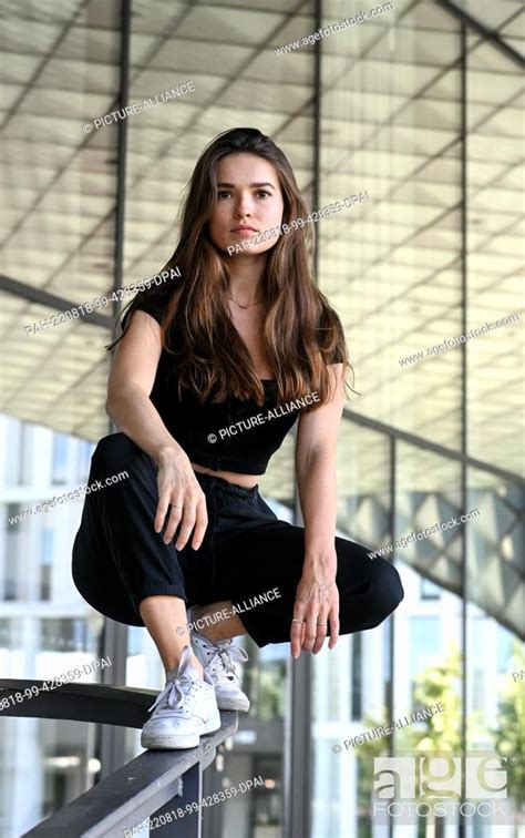 10 August 2022 Berlin Actress Zoe Moore At An Exclusive Photo Session