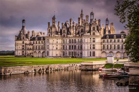 chateau de chambord  hunting lodge  gigantic proportions