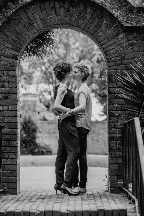 A Pink Elopement In London Manesphoto