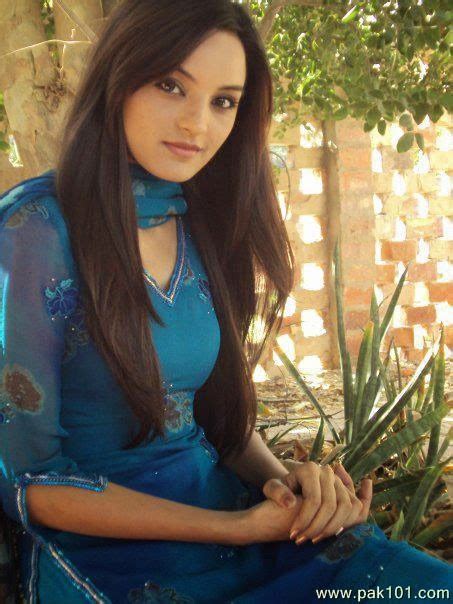 Pakistani Television Captures And Hot Models Sadia Khan Cute