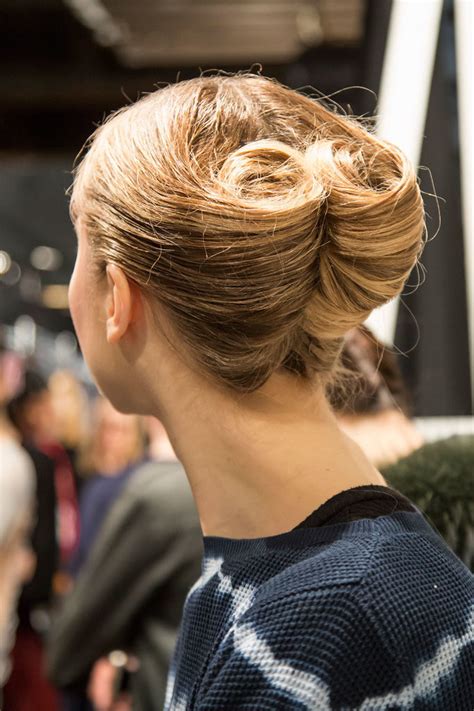 2016 fall winter 2017 hairstyles looks on the runway