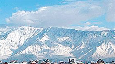 adverse weather may hit jammu and kashmir tourism this summer