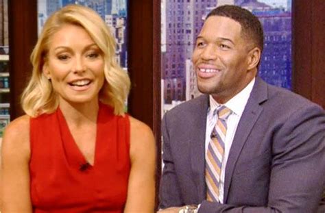 no more feud kelly ripa and michael strahan hold hands on live