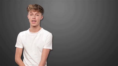 i love you kiss by hrvy find and share on giphy