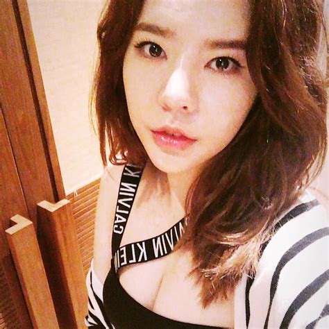 Snsd Sunny Greets Fans With Her Pretty Selfie Wonderful Generation