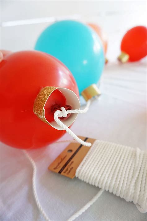 Diy Giant Ornament Balloons And Ornament Balloon Garland It S Pam Del