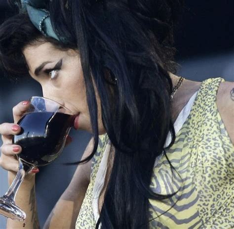 St Lucia Amy Winehouse Caught Stealing Alcohol At Hotel Welt