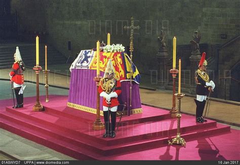 Queen Mother S Lying In State Officers Of The Household