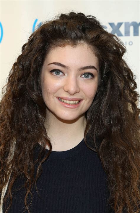 celebrity beauty see lorde s straight hairstyle glamour