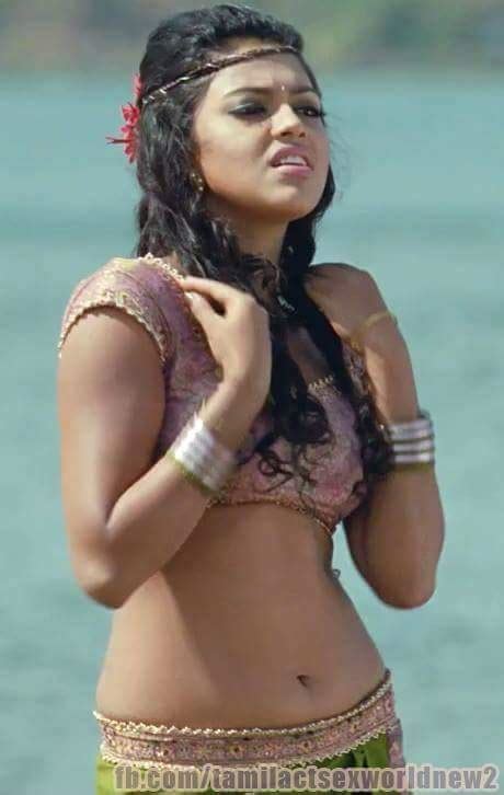amala paul sexy naval showing images and hot cleavage collections best ever photo gallery yup
