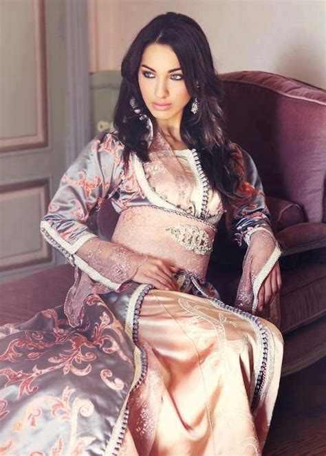 guide to traditional arab woman clothing moroccan fashion clothes