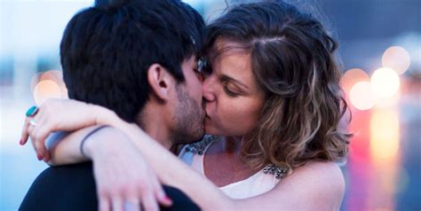 4 Kissing Tips And Techniques How To Kiss Better
