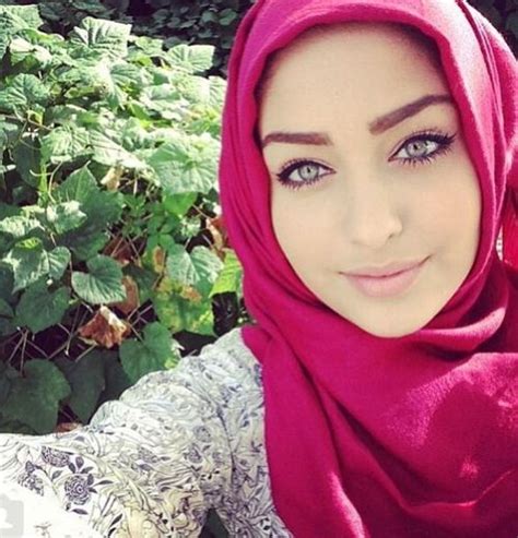 Beautiful Blue Eyes Muslim Girl Moda Stilleri Başörtüsü