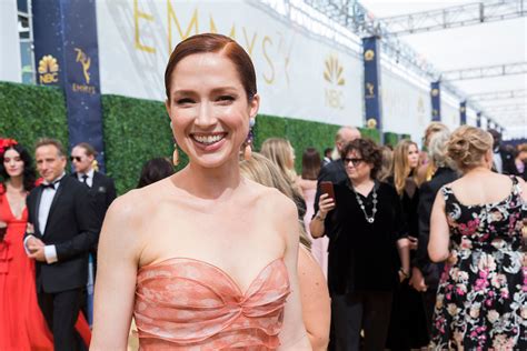 unbreakable kimmy schmidt star ellie kemper on why it s okay to be a