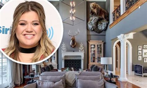 Kelly Clarkson Puts Tennessee Mansion On The Market