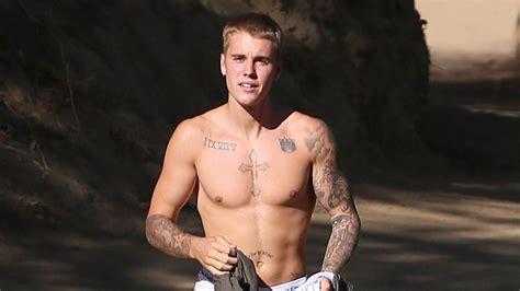 Justin Bieber Flashes Abs After Hiking Excursion In Hollywood Hills