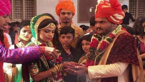 hardik patel wedding news in malayalam പട്ടീദാര്‍ നേതാവ് ഹാര്‍ദ്ദിക്