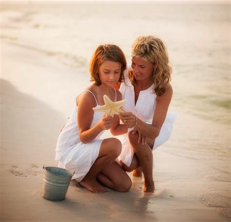 34 Lovely Mother And Daughter Photo Ideas