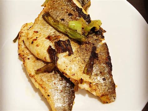 Pan Fried Crispy Skinned Sea Bass Filets Recipe Kitchen Stories